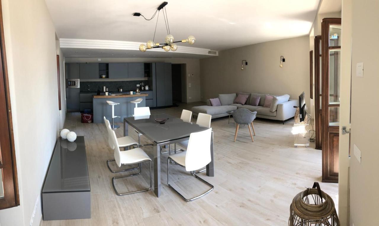 Casa Elisabetta, Affacciata Sul Golfo Apartment Salo Bagian luar foto